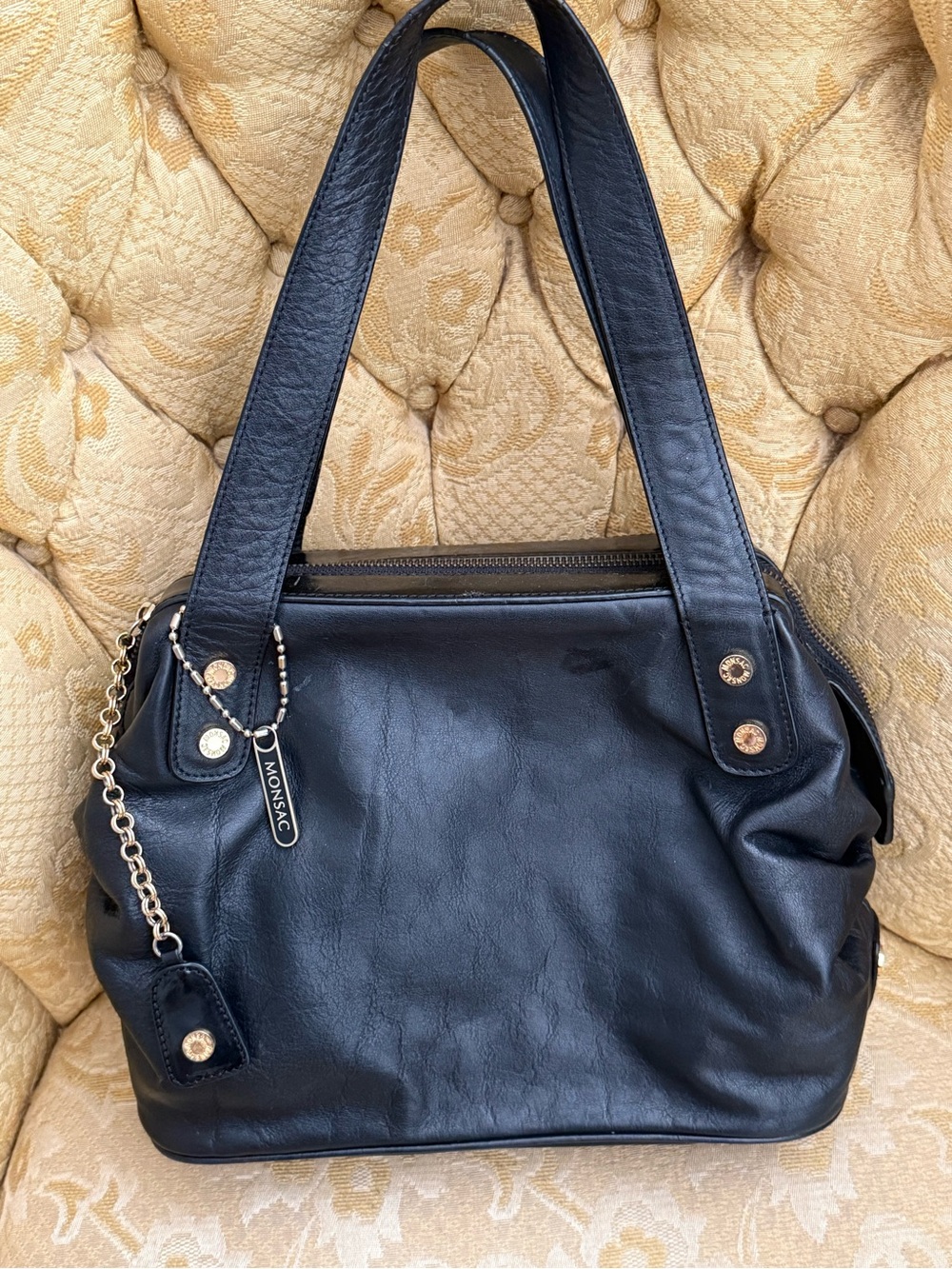 VTG Monsac Black Leather Hand Bag Zip Branded metal charm on a ball chain